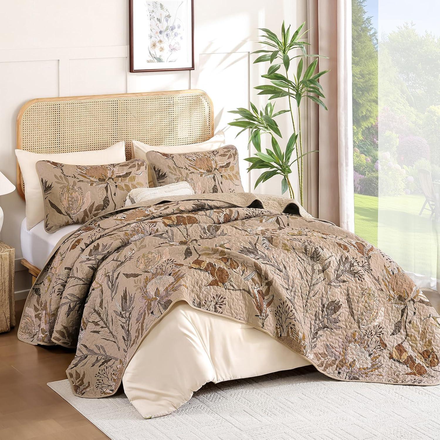 imageDintszyayue Quilt Queen Size Navy 3 Pieces Boho Floral Bedspread Bedding for Queen Size Bed Soft Lightweight Microfiber Coverlet Set for All Season Quilt with 2 PillowcasesBrown