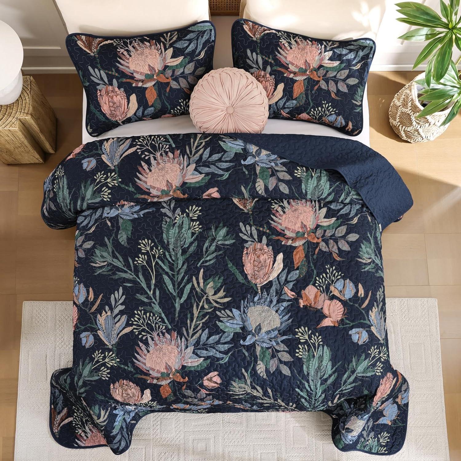 imageDintszyayue Quilt Queen Size Navy 3 Pieces Boho Floral Bedspread Bedding for Queen Size Bed Soft Lightweight Microfiber Coverlet Set for All Season Quilt with 2 PillowcasesNavy